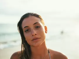 Beneficios del agua de mar para el cabello: Efectos, cuidados y compra.