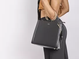 Moda y funcionalidad con bolsas y mochilas Ale-Hop: la solución perfecta para todo.