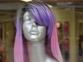 Guía de Henna: elección de color y aplicación en el cabello.