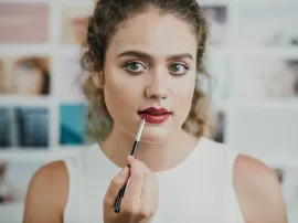 Análisis completo del contorno de ojos Sisbela según expertas: ingredientes, precios y aplicación.