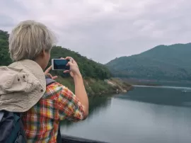 Comparativa y análisis de depósitos de agua en tiendas de construcción.