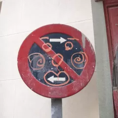 Distancia y normativa para estacionar en una esquina: lo que debes saber en España