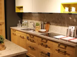 10 regals únicos para 50 y 60 años con personalización, C;<p>En la búsqueda de encontrar el regalo perfecto para alguien especial, es común encontrarnos con obstáculos al intentar ser originales y sorprender de verdad. En esta ocasión, nos enfocaremos en aquellos cumpleañeros que están celebrando sus 50 años de vida y en cómo sorprenderlos con regalos únicos y personalizados. No solo eso, también veremos opciones para los hombres, la pareja y aquellos que cumplen 60 años de edad. Sin duda, los regalos originales catalanes serán una opción única que no se pueden perder. ¡Descubramos juntos cómo hacer de estos aniversarios, momentos inolvidables!</p>;<h2>10 ideas de regalos originales para mujeres de 50 años</h2>;<p>Las mujeres de 50 años están en una etapa de la vida en la que han alcanzado la madurez y tienen una gran experiencia y sabiduría. Es por eso que merecen regalos especiales y originales que reflejen todo lo que han logrado y lo mucho que significan para nosotros. Aquí te presentamos <b>10 ideas de regalos originales</b> que puedes obsequiar a una mujer de 50 años:</p>;<ol></ol>;<li>Un día en un <b>spa</b>: después de años de trabajo duro, nada mejor que un día de relajación en un spa para que pueda consentirse y recargar energías.</li>;<li>Una <b>sesión de fotos</b>: contrata a un fotógrafo profesional para que capture la belleza y la personalidad de la mujer en una sesión de fotos personalizada.</li>;<li>Una experiencia <b>culinaria</b>: si le gusta la cocina, puedes regalarle un curso de cocina o una cena en un restaurante de alta cocina.</li>;<li>Un <b>viaje</b>: regala la oportunidad de descubrir un nuevo lugar o de visitar un destino que siempre ha querido conocer.</li>;<li>Un <b>diario</b>: para que pueda escribir sus pensamientos, recuerdos y metas, y tener un lugar para reflexionar y recordar.</li>;<li>Un <b>objeto de colección</b>: si tiene un hobby o una pasión, regálale un objeto de colección relacionado con ello.</li>;<li>Un <b>kit de cuidado personal</b>: incluye productos de belleza, libros de autoayuda y todo lo necesario para que pueda dedicarse tiempo a sí misma y cuidar su bienestar.</li>;<li>Un <b>libro de recuerdos</b>: recopila fotos, cartas y otros objetos significativos y crea un libro de recuerdos para que pueda revivir momentos especiales de su vida.</li>;<li>Un <b>curso online</b>: si tiene interés en aprender algo nuevo, regálale un curso online sobre un tema que le apasione.</li>;<li>Un <b>regalo personalizado</b>: ya sea una pieza de joyería grabada con sus iniciales o una taza con una frase especial, un regalo personalizado siempre será único y significativo.</li>;<p>No olvides que lo más importante no es el valor monetario del regalo, sino el cariño y el pensamiento que hay detrás. Con estas <b>10 ideas de regalos originales</b>, seguro encontrarás el regalo perfecto para esa mujer especial en tu vida. ¡Feliz celebración de sus 50 años!</p><h2>Regalos únicos para hombres: sorprende en su cumpleaños de 50</h2>;<p>Cuando se trata de encontrar un regalo para un hombre en su cumpleaños de 50 años, puede ser un desafío encontrar algo único y especial. A esa edad, muchos hombres ya tienen todo lo que necesitan, por lo que puede resultar complicado sorprenderlos con algo diferente. Pero no te preocupes, tenemos algunas ideas que pueden ayudarte a encontrar un regalo único que lo haga sentir especial en su día especial.</p>;<h3><b>Un viaje sorpresa a su destino favorito</b></h3>;<p>Si conoces bien los gustos del cumpleañero, puedes organizar un viaje sorpresa a su lugar favorito. Puede ser una aventura de montañismo, una escapada a la playa o un tour por alguna ciudad que siempre haya querido visitar. Sorpréndelo y no solo le darás un regalo inolvidable, sino que también tendrán tiempo para crear recuerdos juntos.</p>;<h3><b>Una experiencia única e inolvidable</b></h3>;<p>Otra opción para un regalo único para un hombre de 50 años podría ser una experiencia diferente e inolvidable. Por ejemplo, un día de conducción en un carro deportivo de lujo, una clase de cocina con un famoso chef, un paseo en globo aerostático o una sesión de buceo en una cueva submarina. Las posibilidades son infinitas y seguro que le brindarás una experiencia que nunca olvidará.</p>;<h3><b>Un reloj de colección</b></h3>;<p>Los hombres con frecuencia aprecian los relojes como accesorios elegantes y funcionales. Si el cumpleañero es un aficionado de los relojes, considera regalarle uno de colección. Puede ser un modelo vintage de su marca favorita o un reloj con algún diseño o función especial que se ajuste a sus gustos y personalidad.</p>;<h3><b>Un día de spa para hombre</b></h3>;<p>No solo las mujeres disfrutan de un día de relajación y cuidado en un spa. Muchos hombres también disfrutan de los tratamientos de spa y pueden beneficiarse de un día de masajes, manicuras, pedicuras y otros tratamientos relajantes. Sorpréndelo con un día de mimos que lo hará sentir renovado, fresco y rejuvenecido.</p>;<p>Encontrar el regalo perfecto para un hombre en su cumpleaños de 50 no es una tarea fácil, pero con un poco de creatividad e ingenio, puedes darle un regalo único y memorable que lo haga sentir especial en su día especial.</p><h2>Cómo crear un regalo personalizado para cualquier ocasión</h2>;<p>Los regalos personalizados son una excelente manera de demostrar el afecto y la consideración que tenemos hacia alguien en una ocasión especial. No importa si es un cumpleaños, un aniversario, una graduación o simplemente quieres sorprender a esa persona especial, un regalo personalizado es una opción única y significativa. Aquí te mostramos algunas ideas para crear un regalo personalizado que seguramente será apreciado por el destinatario.</p>;<h3><b>1. Conoce los gustos e intereses de la persona</b></h3>;<p>Lo más importante al crear un regalo personalizado es conocer los gustos e intereses de la persona a quien se lo vas a dar. Si es amante de la música, puedes regalarle un vinilo personalizado con su canción favorita en la portada. Si le encanta cocinar, puedes personalizar un delantal con su nombre o una frase divertida. Este es el primer paso para asegurarte de que tu regalo sea realmente especial y significativo.</p>;<h3><b>2. Agrega un toque personal</b></h3>;<p>Para hacer que tu regalo sea verdaderamente único, piensa en cómo puedes agregar un toque personal. Puedes incluir una nota escrita a mano con un mensaje personalizado o un recuerdo que tenga un significado especial para ambos. También puedes optar por regalar una foto enmarcada o un álbum de recuerdos con fotos y momentos compartidos juntos.</p>;<h3><b>3. Utiliza herramientas y materiales creativos</b></h3>;<p>Hay una infinidad de herramientas y materiales que puedes utilizar para crear un regalo personalizado. Si eres hábil en la costura, puedes hacer un cojín o una manta personalizados con telas y diseños que reflejen los gustos de la persona. Otra idea es utilizar técnicas de decoración como la pintura o el grabado en vidrio para personalizar una taza, un vaso o cualquier objeto del hogar.</p>;<h3><b>4. Expresa tus sentimientos</b></h3>;<p>Un regalo personalizado es una oportunidad para expresar tus sentimientos hacia la persona que lo recibirá. Puedes incluir una cita o un poema que refleje tus pensamientos y emociones. También puedes escribir una carta donde le cuentes lo mucho que significa para ti y por qué este regalo es tan especial.</p>;<h3><b>5. No subestimes el poder de la sorpresa</b></h3>;<p>Finalmente, no subestimes el poder de la sorpresa. Un regalo personalizado puede ser aún más especial si lo entregas en un momento y lugar inesperado. Puedes organizar una cena romántica y darle el regalo al final de la velada, o puedes preparar una fiesta sorpresa donde todos los invitados lleven algo personalizado para el cumpleañero o la cumpleañera.</p>;<p>Con estos consejos y un poco de creatividad, podrás crear un regalo personalizado que quedará grabado en la memoria de la persona que lo reciba y demostrará el cariño que tienes hacia ella. Recuerda que lo más importante es el gesto y el significado que le damos a un regalo, más que su valor material.</p>;
Productos Lácteos;regla-de-la-vaca-integrales;Matemáticas;Cálculo;Teoría de la integral;Integración numérica;Regla del trapecio;Métodos numéricos;regla de la vaca integrales;La peculiar imagen de una vaca con ropa y una calculadora en ALPES.;<p>Observando una escena inusual en el campo, me encontré con una vaca vestida de uniforme, algo que nunca hubiera imaginado. Pero lo más sorprendente fue cuando, días después, me topé con una vaca sin cola, también ataviada con un uniforme. Con curiosidad, indagué sobre este inusual fenómeno y descubrí que se trataba de ALPES, una innovadora fórmula para resolver integrales. Fascinado por este descubrimiento, decidí profundizar en el tema y encontré una herramienta imprescindible para cualquier estudiante o profesional en matemáticas: la calculadora y tabla de integrales ALPES. A continuación, te hablaré sobre cómo esta fórmula y sus métodos, como la integración por partes, pueden simplificar el proceso de resolución de integrales y mejorar tus habilidades en esta área. ¡No te pierdas esta fascinante aventura matemática junto a ALPES!</p>;<h2>El día en que vi una vaca vestida con un uniforme</h2>