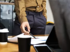 Fábrica de bolsos STALWART LEATHER: tradición y lujo en cada creación de Torrellano.