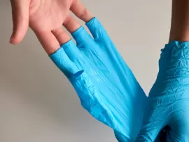 Deslumbra con la base Dermacol y sus amplias opciones de tonos y productos.