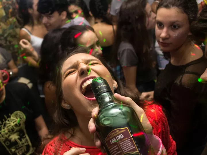 alcohol de romero para el pelo
