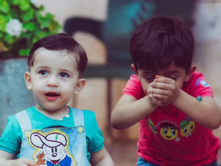 bebe sobreestimulado