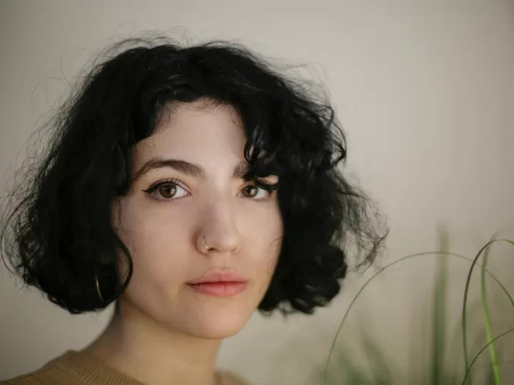 combinar burdeos y beige