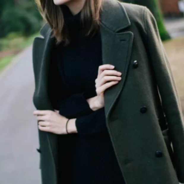 Combinar chaqueta verde mujer