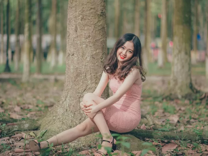 combinar vestido rosa palo con chaqueta