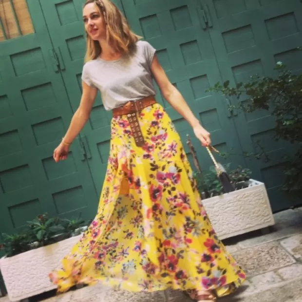 Como combinar una falda larga ajustada