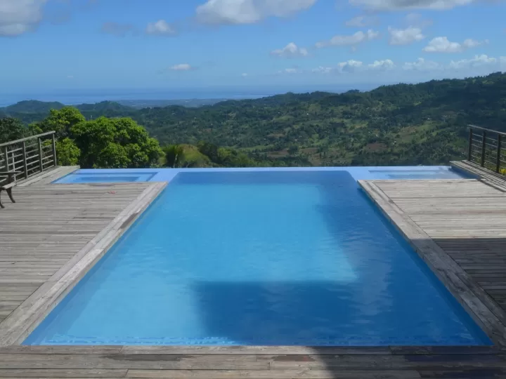 Descubre el costo de llenar una piscina según su tamaño y método de