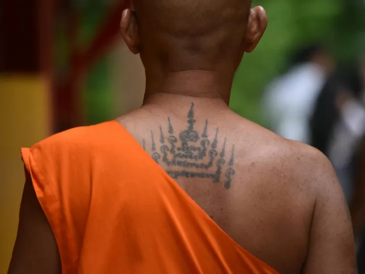 cuanto duele un tatuaje en el cuello