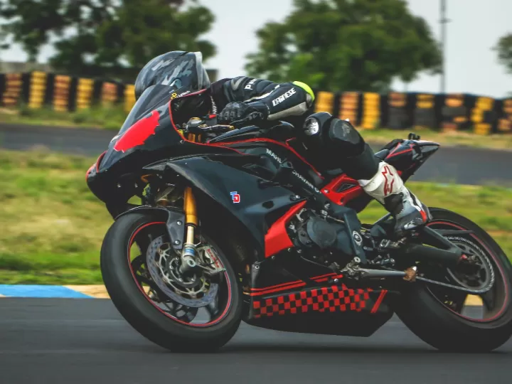 cubrepiernas moto decathlon