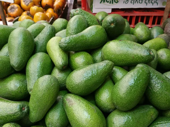 el aguacate produce gases