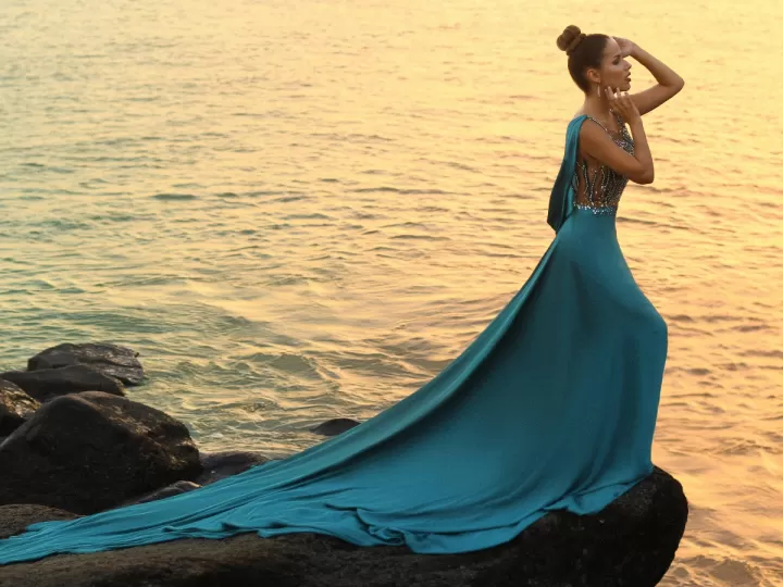 esencia in blue bustamante