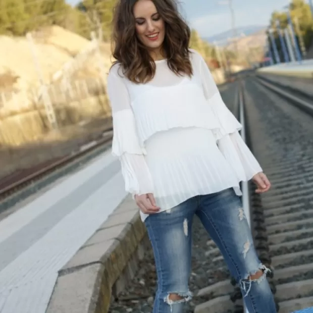 Look camisa blanca y vaqueros mujer