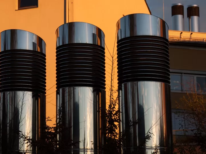 normas de distancia de chimenea de un vecino