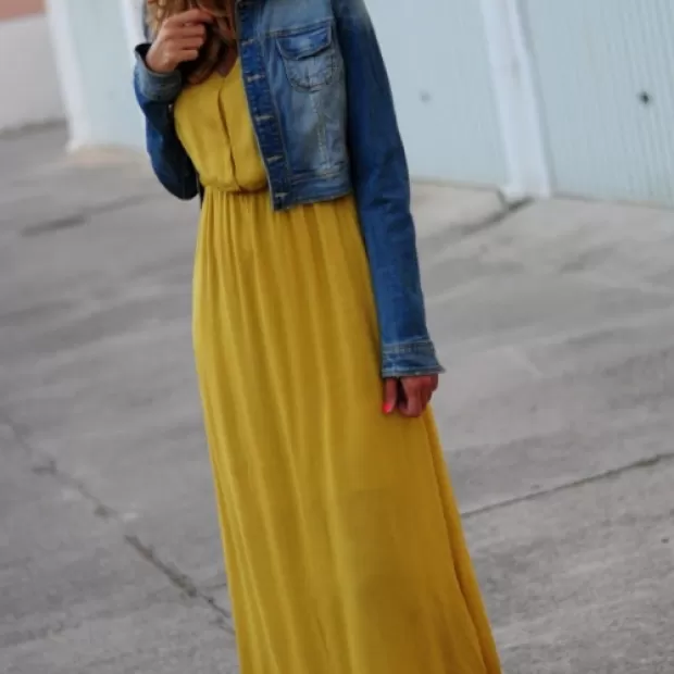 Que colores combinan con el mostaza en ropa