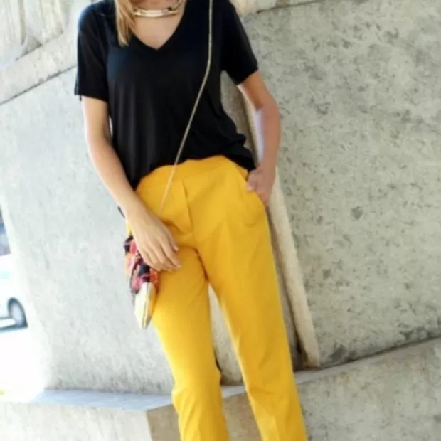 Que colores combinan con el mostaza en ropa