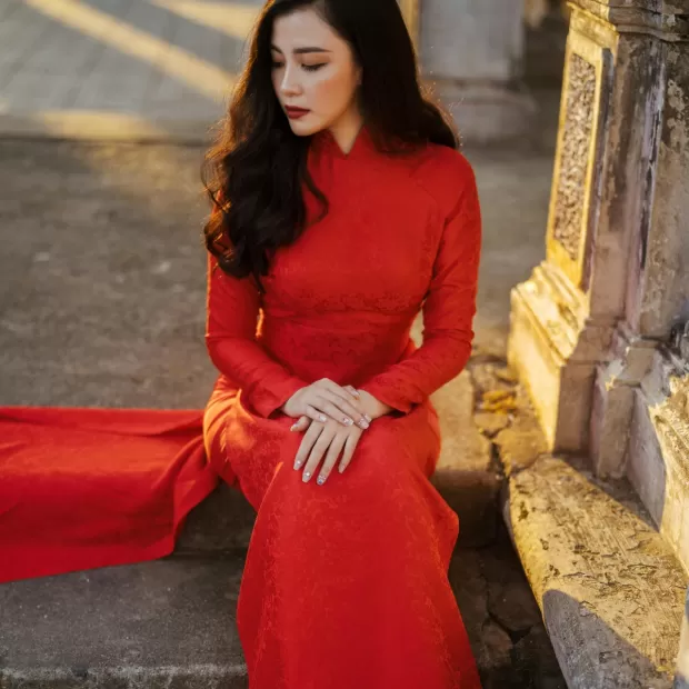 que pendientes pegan con un vestido rojo