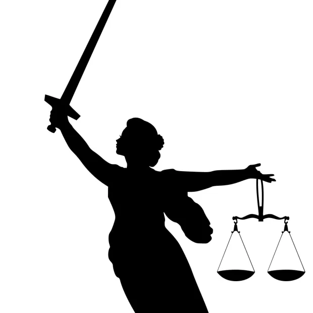 quien tiene la culpa en un choque lateral