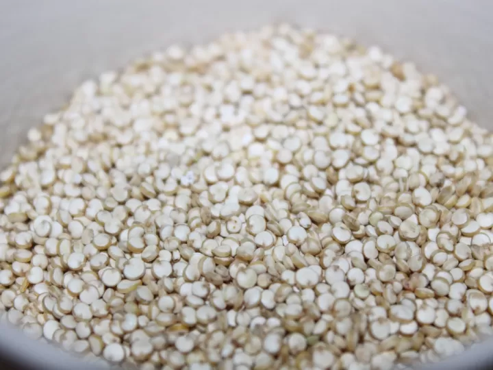 quinoa cruda se puede comer