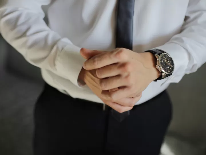 reloj en que mano