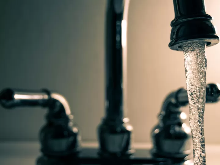 ruido al abrir el grifo de agua fría