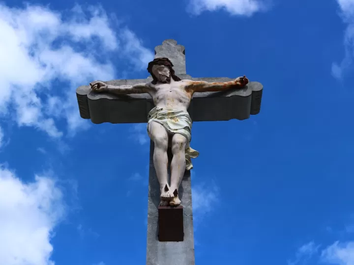 se me cae la cruz sin romper la cadena