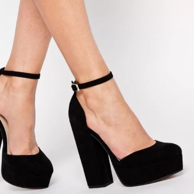 Se puede cortar el tacón de un zapato con plataforma