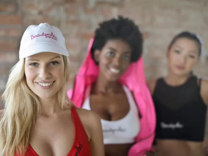 sujetadores pegados a la piel