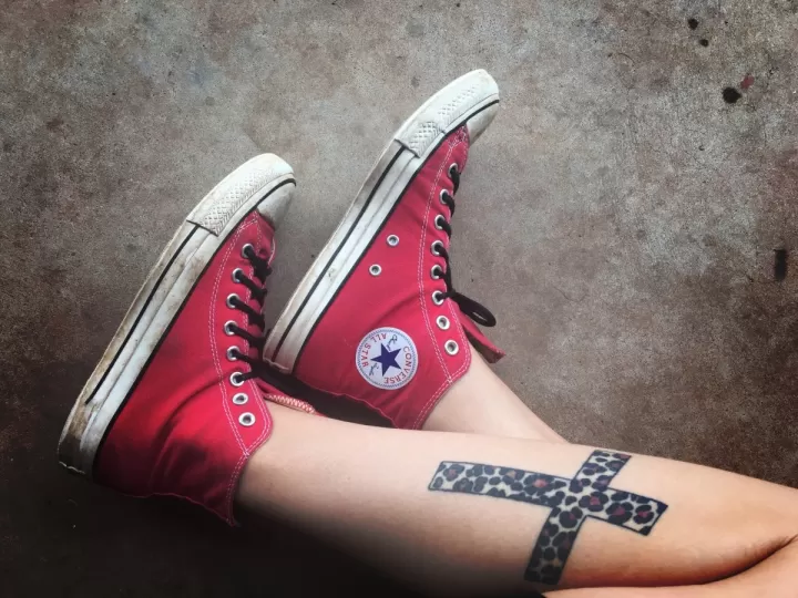 tatuajes dorados temporales