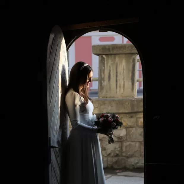 vestido largo blanco y negro